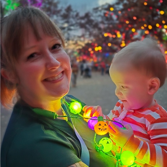 Meet your Posher, Emily - Picture 1 of 2